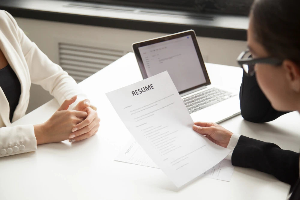 How to Evaluate Finance, Sales, and HR Candidates Using the Holland Test (RIASEC)